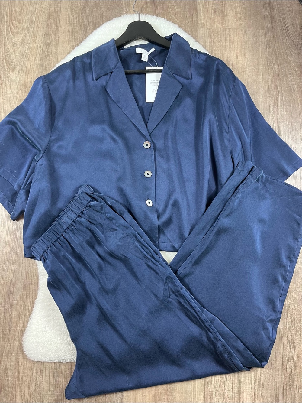 Lunya washable silk high rise pants button up top pajama set